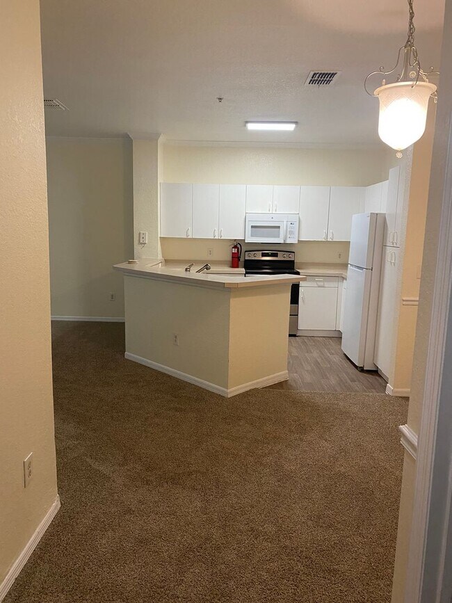 Building Photo - Condo for rent