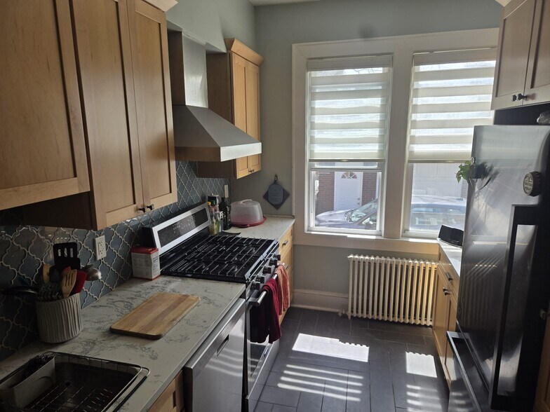 Building Photo - 63 68th St