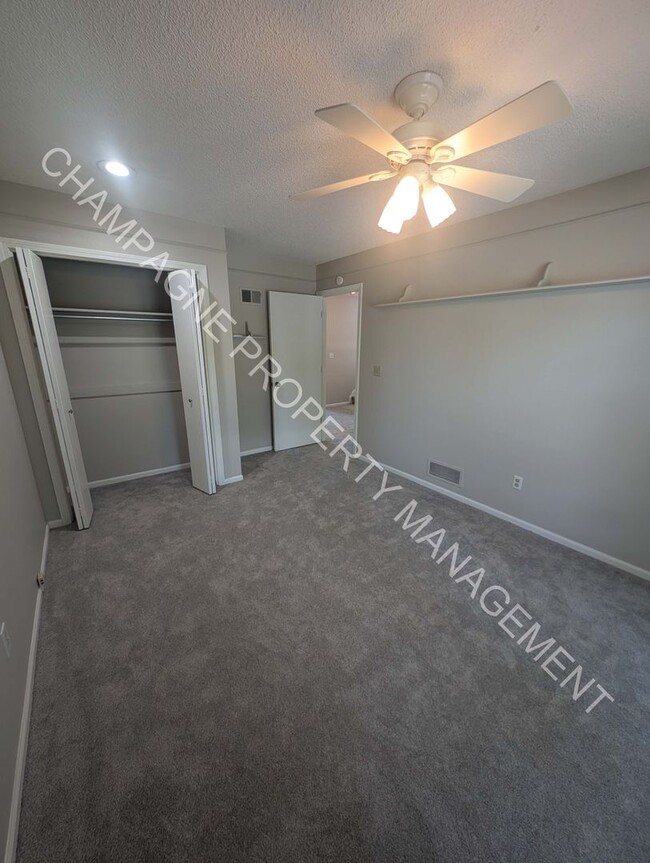 Building Photo - GORGEOUS LENEXA HOME FOR RENT - FLAT ROCK ...