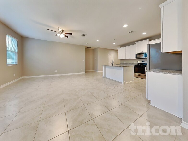 Building Photo - 241 Mary Max Cir
