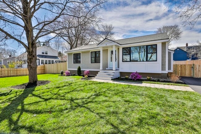 Building Photo - 7 Christopher St