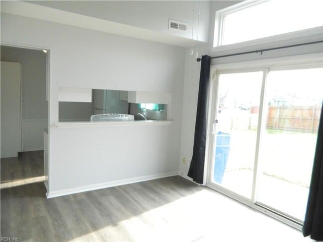 Building Photo - Brandon