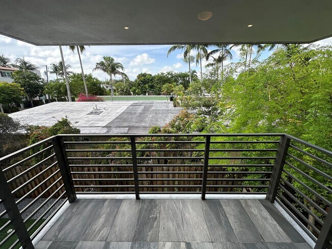 Building Photo - Northeast 17th Avenue, Fort Lauderdale, FL 33304 - 2 BR 2.5 BA townhouse