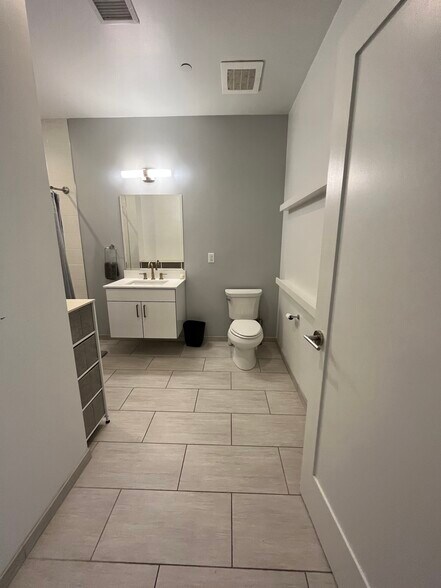 Building Photo - 1350 Maryland Ave NE