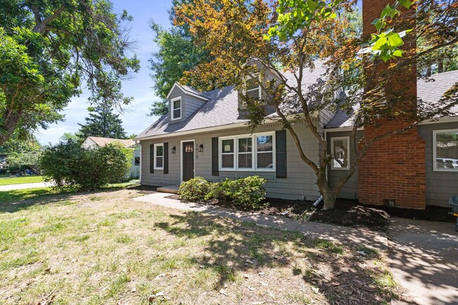 Building Photo - Awesome Renovated OP House