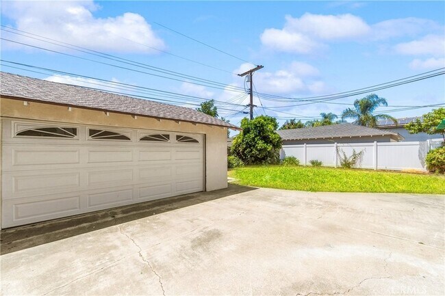 Building Photo - 454 N Shattuck Pl