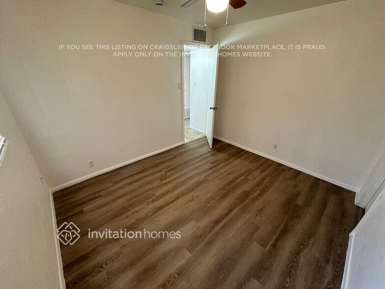 Building Photo - 1831 N 35th Pl