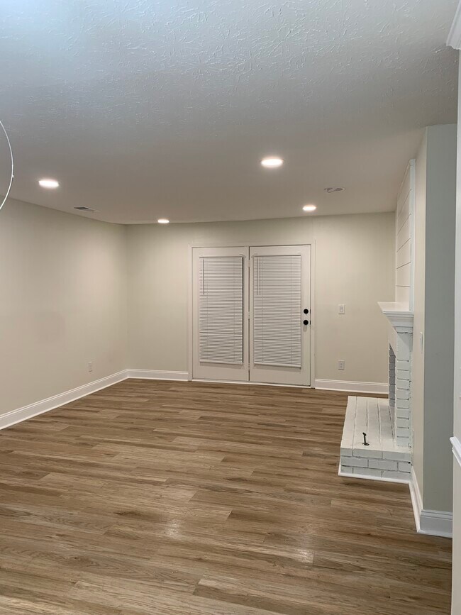 Building Photo - 524 Warm Springs Cir