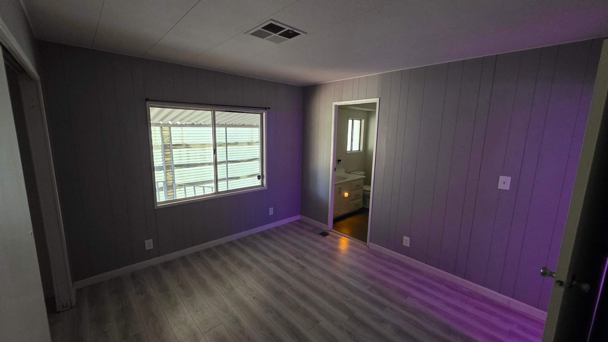 SMALL ROOM - 18950 Woodcrest Ln