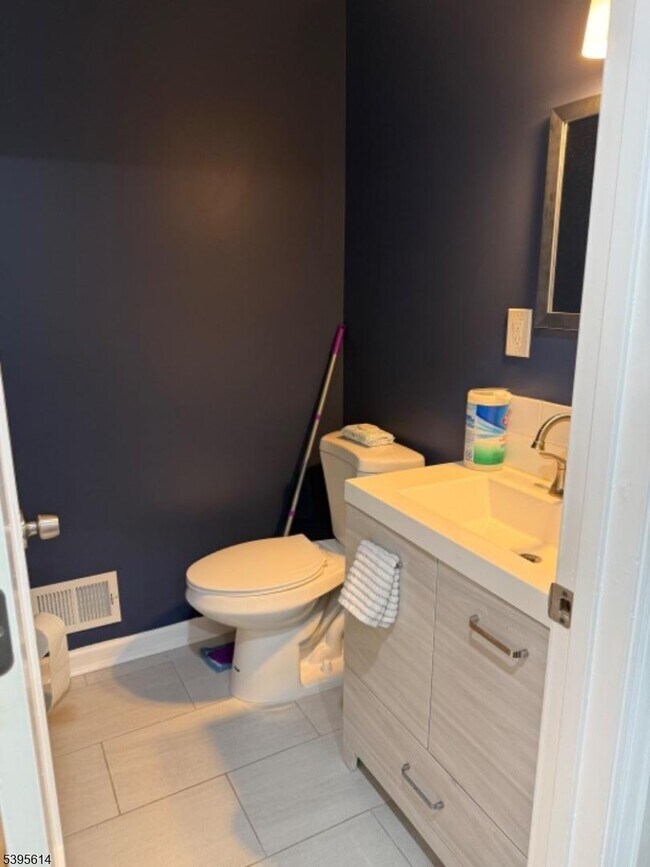 Building Photo - 342 S 20th St