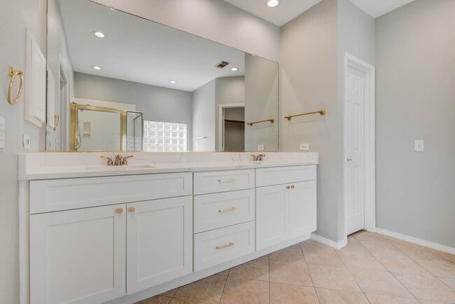 Building Photo - 11606 Canyon Mills Dr