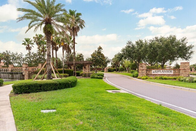 Building Photo - Stunning Pool Home - Artisan Lakes