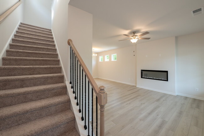 Building Photo - "Spacious 4-Bedroom Retreat with 3.5 Baths...
