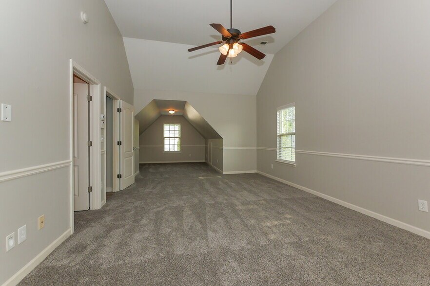 Building Photo - 215 Madison Grace Ave