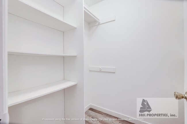 Building Photo - Beautifully Remodeled Unit Available Now!