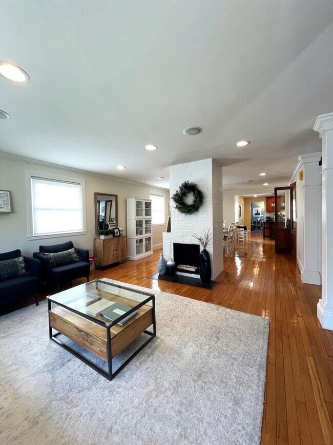 Building Photo - 36 Burroughs St