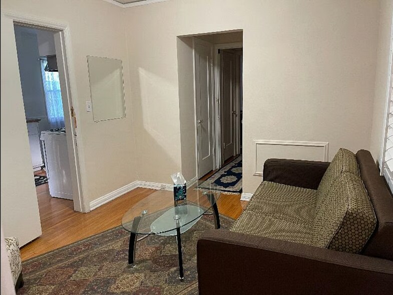 Building Photo - 1220 S Woods Ave