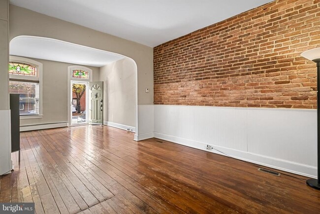 Building Photo - 719 S Montford Ave