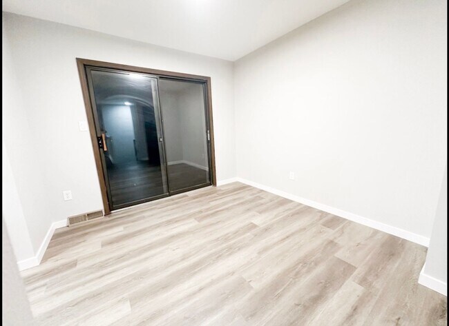 Building Photo - 2008 Juniper Dr