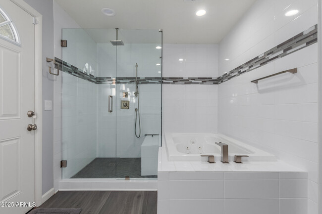 Building Photo - 481 W Half Moon Way