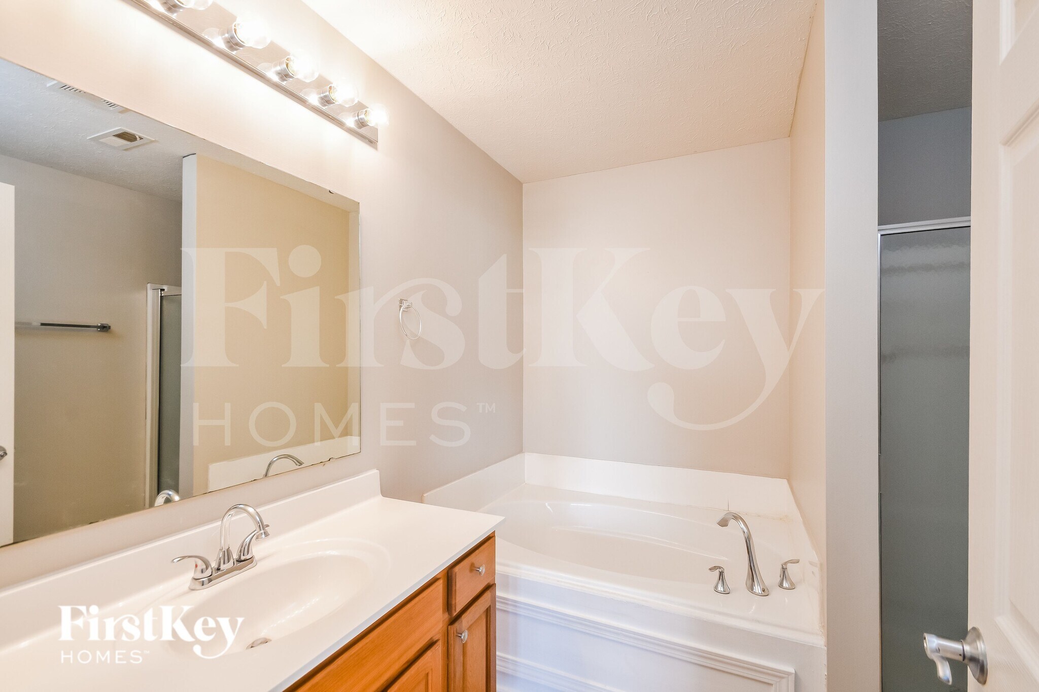 Building Photo - 8728 N Springview Dr