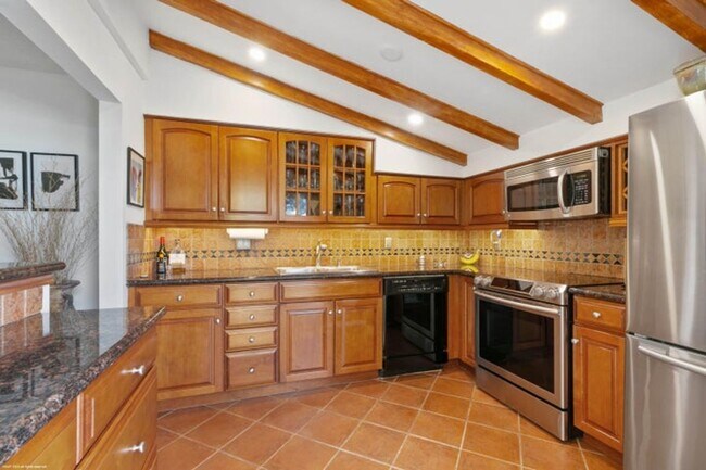 Building Photo - 208 Sims Creek Dr