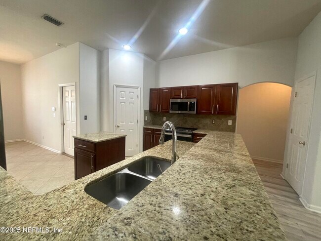 Building Photo - 1200 Stonehedge Trail Ln
