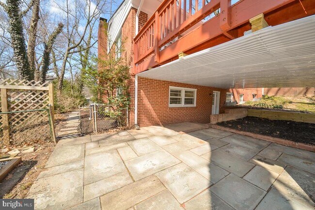 Building Photo - 3035 Hazelton St