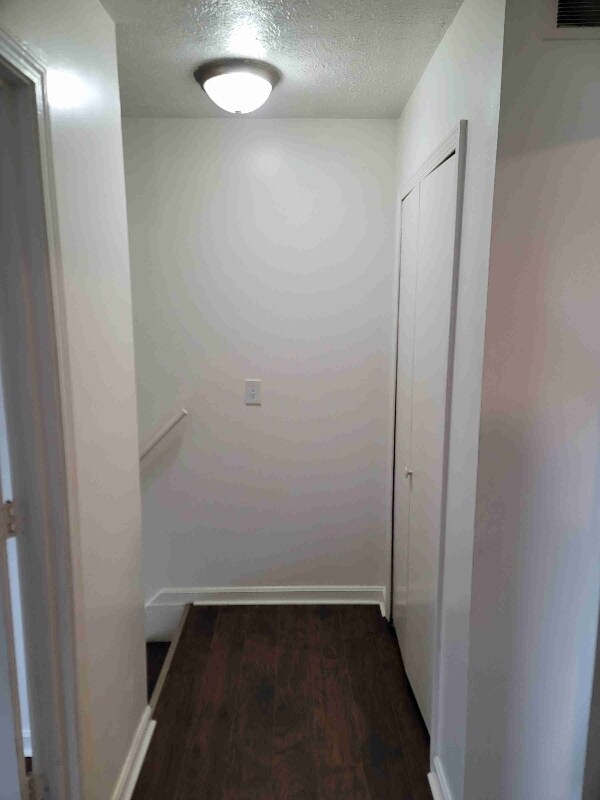 Building Photo - 739 W 8th St