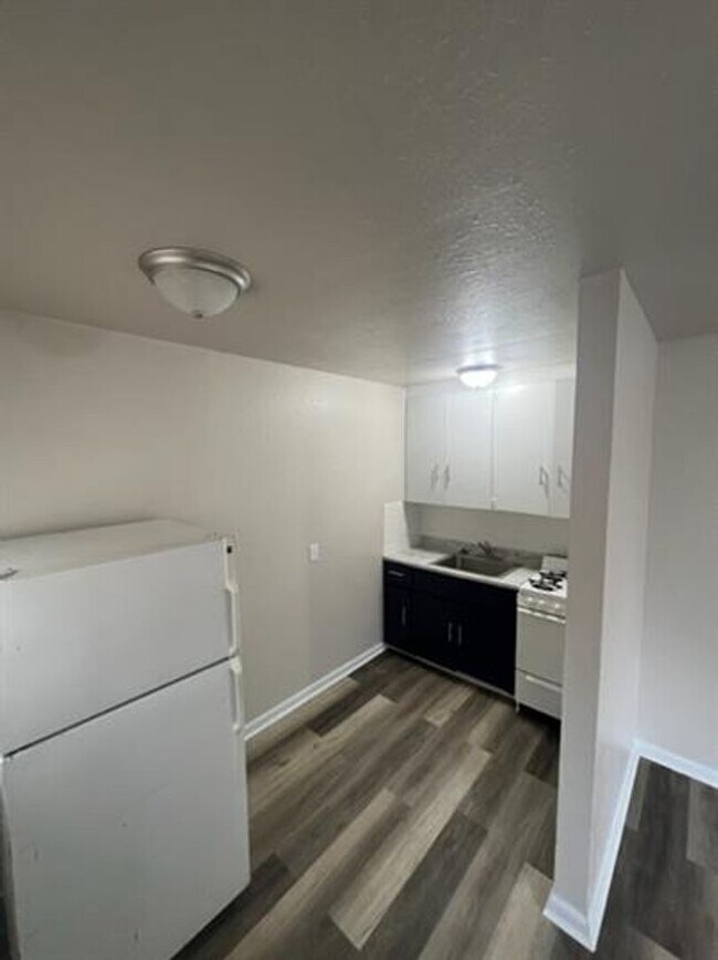 Building Photo - Perfect 1 bed unit located within walking distance of Woodson Park
