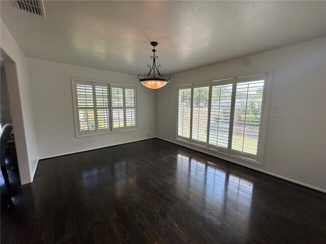 Building Photo - 301 Bermuda Pl