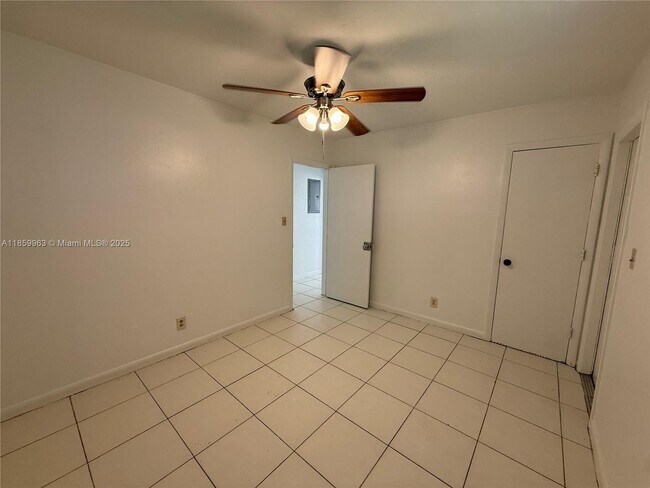 Building Photo - 1620 NW 52nd Ave
