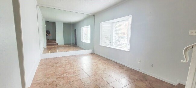 Building Photo - 7700 Creekbend Dr