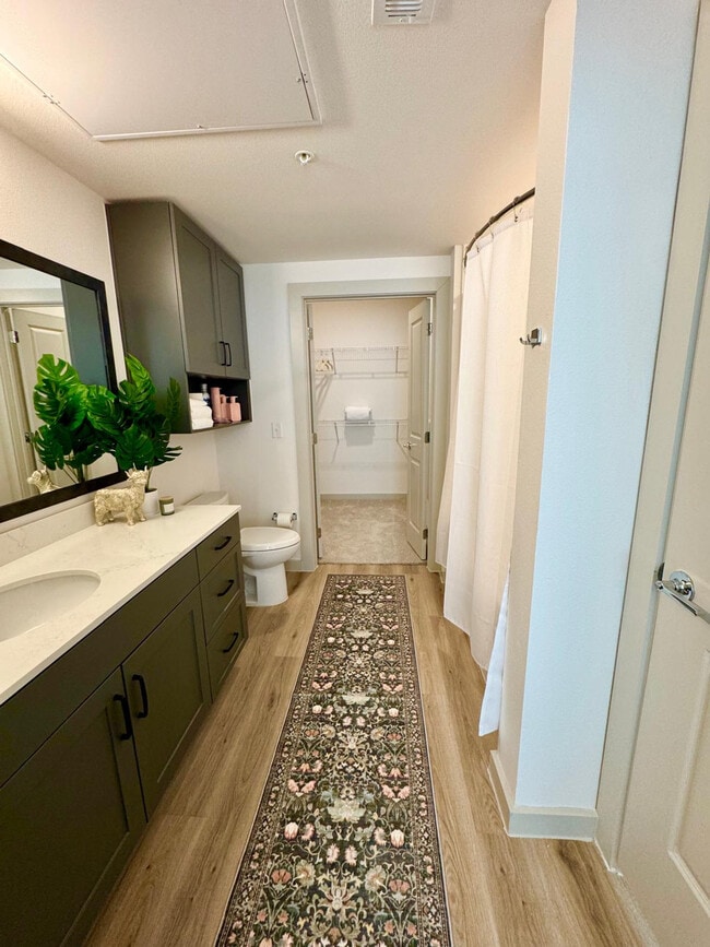 Building Photo - 1301 Leah Ave