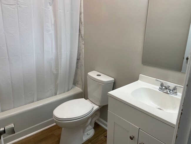 Building Photo - Two Bedroom Duplex in Lincolnton