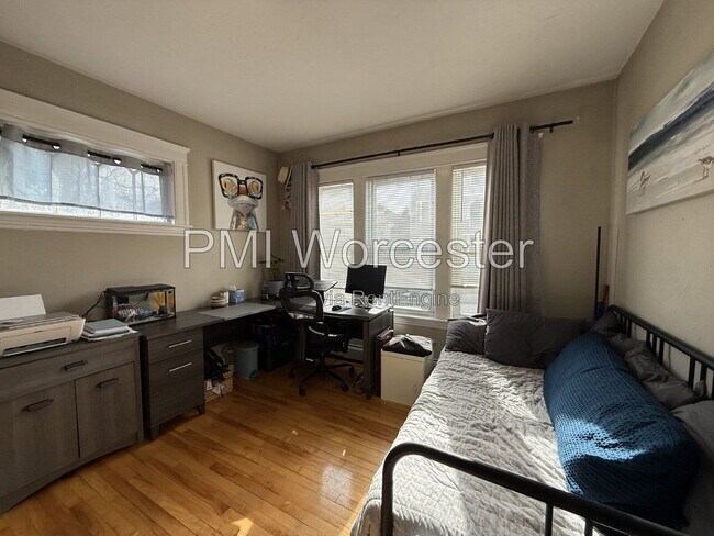 Building Photo - 29 Loxwood St