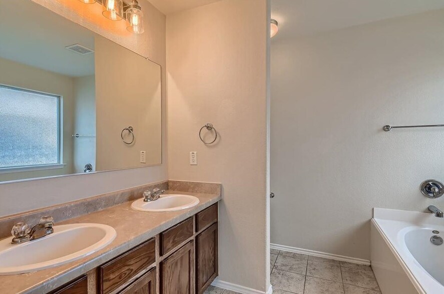 Building Photo - 177 Flagstone Trl