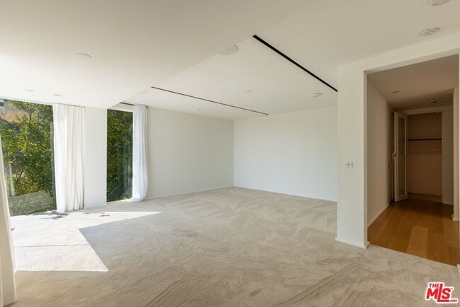 Building Photo - 1853 Sunset Plaza Dr