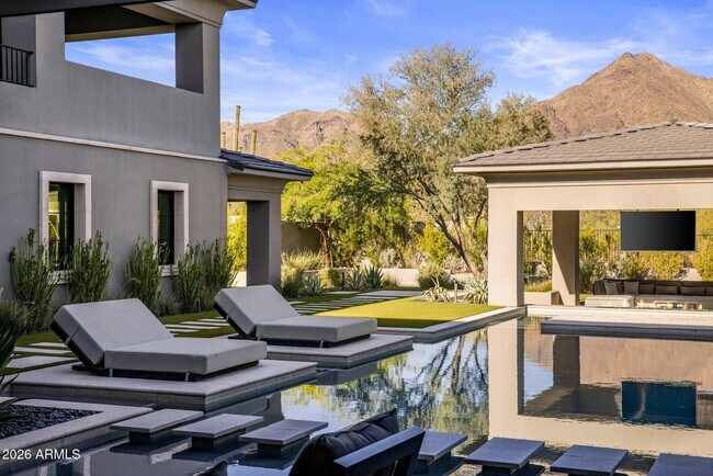 Building Photo - 10110 E Siesta Ln