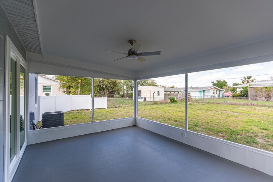 Building Photo - 3208 Pinetree St