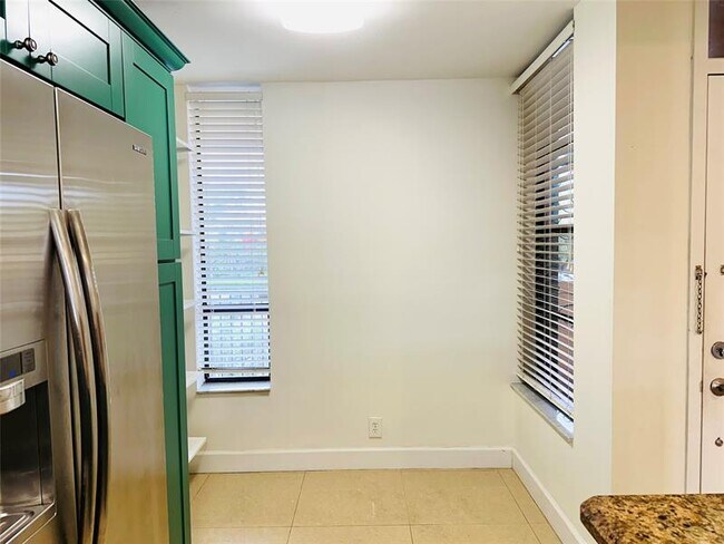Building Photo - 6423 Coral Lake Dr