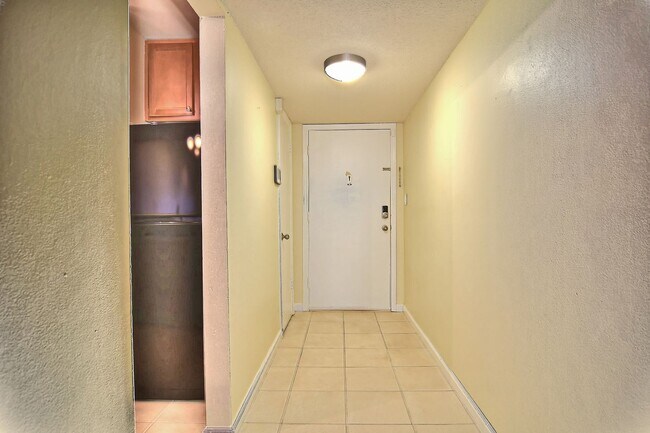 Building Photo - 2 Bed 2 Bath Audubon Place Condo