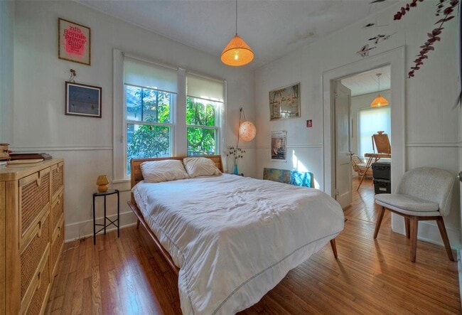 Building Photo - 1704 Alameda Dr