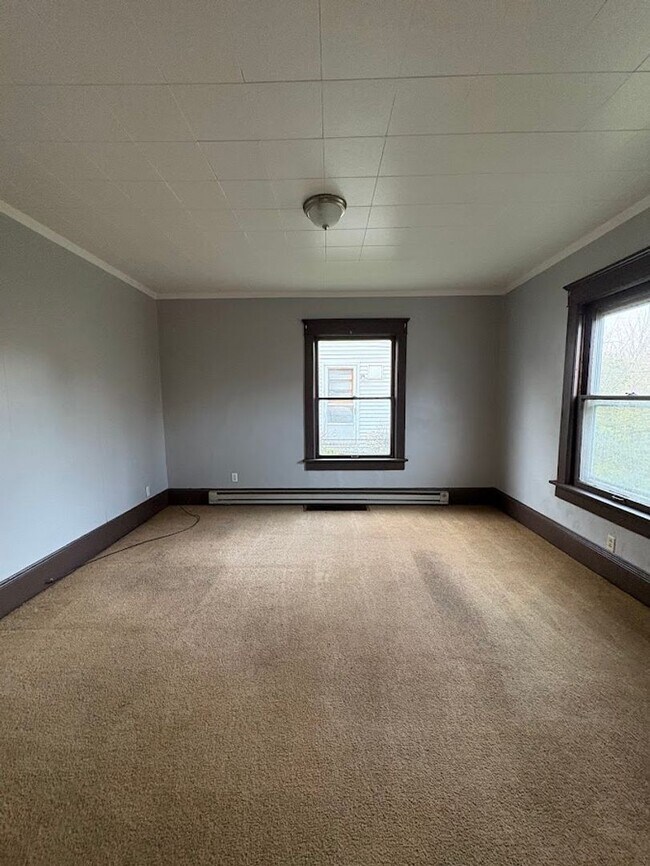 Building Photo - 1411 Spring Ave NE