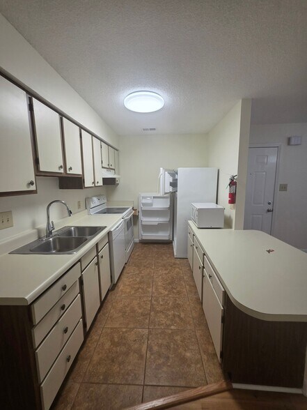 Building Photo - 4780 Pontchartrain Dr