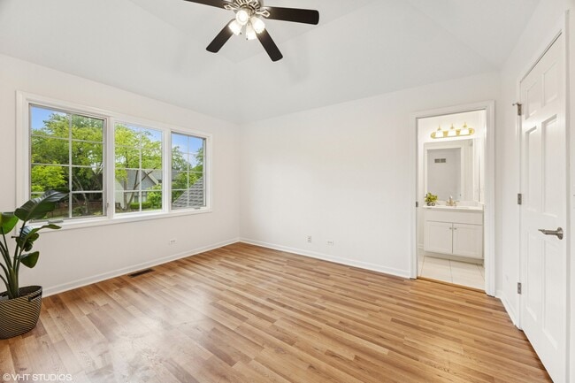 Building Photo - 1040 Buckingham Dr