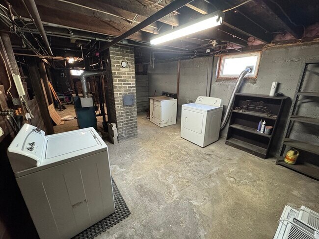 Building Photo - 121-123-123 Hammond Rd