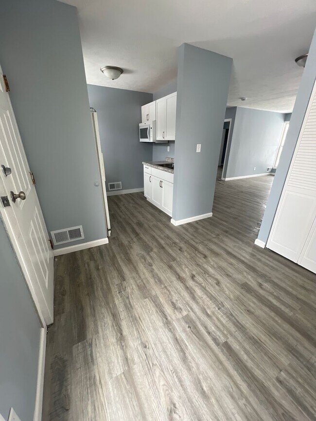 Building Photo - 104-106 W Petersburg St