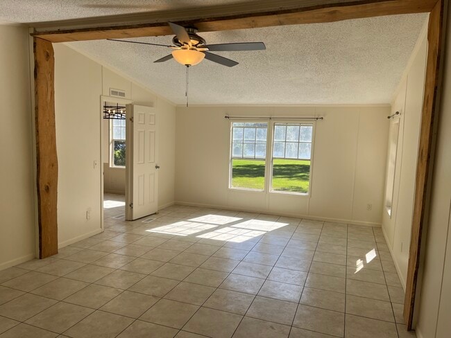 Building Photo - 676 Ellenberg Rd