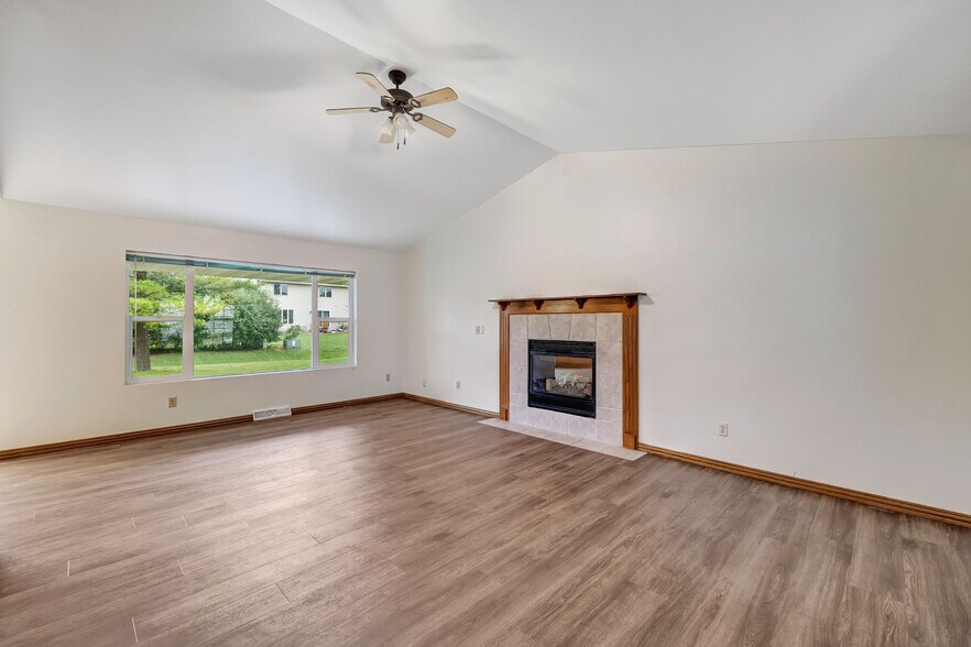 Primary Photo - 212 Cavil Way